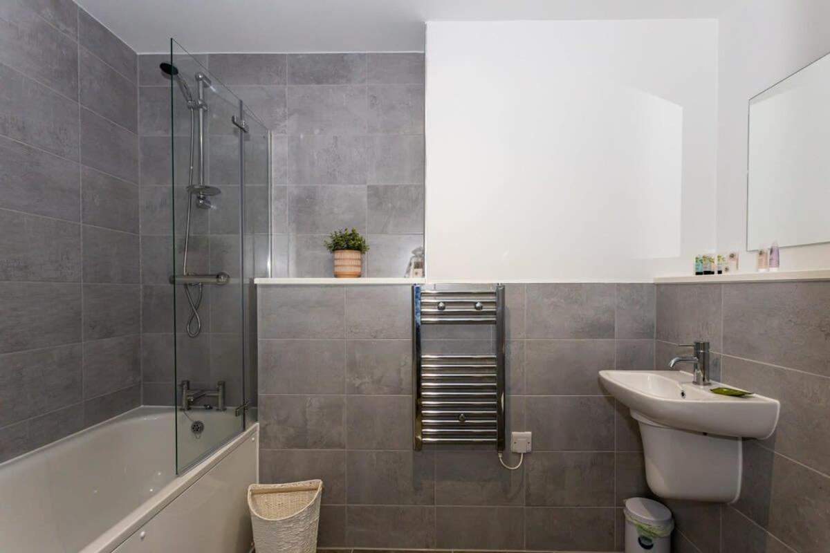 Stunning 2 Bed Apartment In Salford Amazing Views Manchester Eksteriør billede